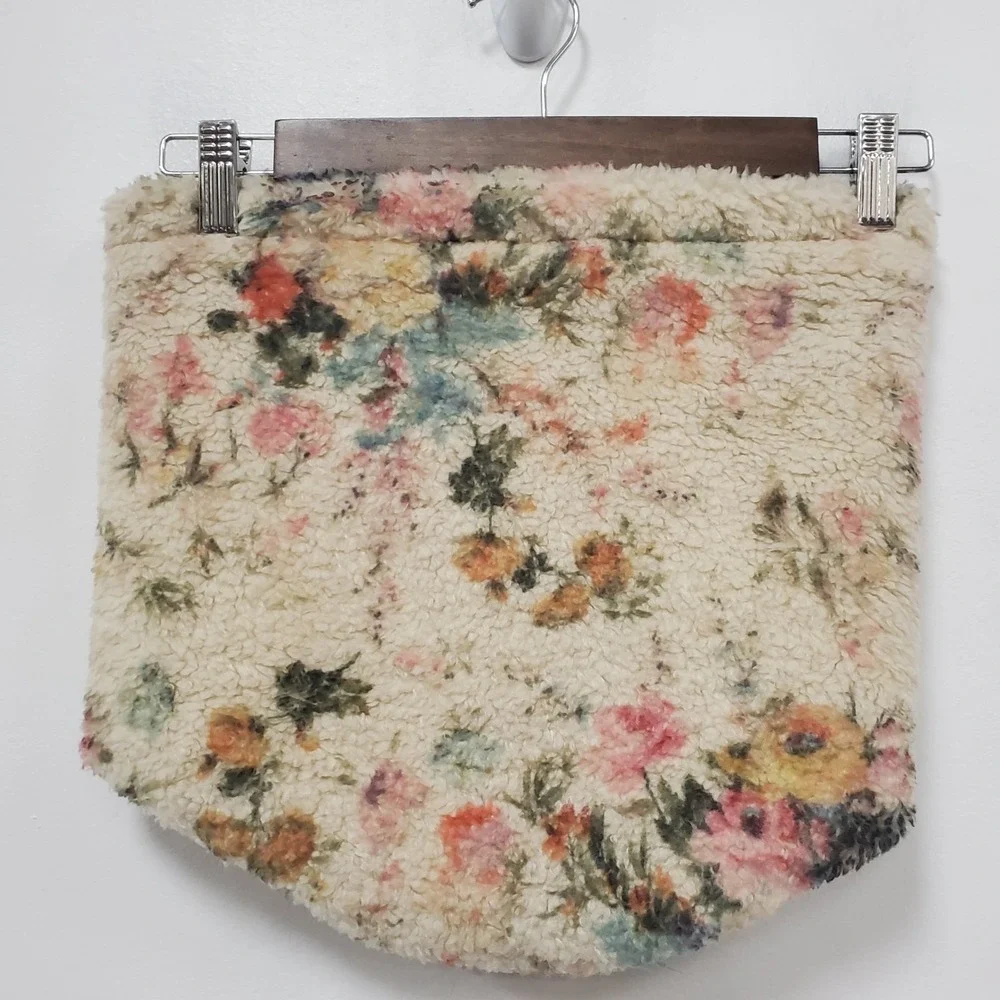 By Anthropologie Womens Gator Face Scarf Sherpa Floral NWT One Size Granola